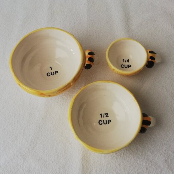 Vintage Beehive Stacking Measuring Cups - Picture 8 of 9